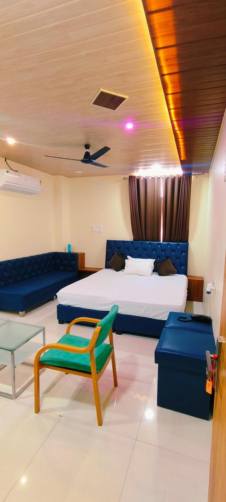 Shri Shiv Ganga Bhakt Niwas Otel Ujjain Dış mekan fotoğraf
