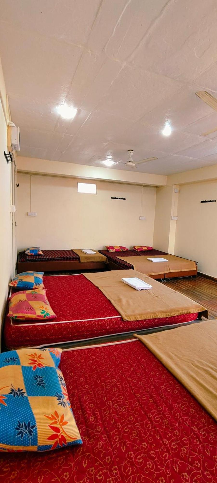 Shri Shiv Ganga Bhakt Niwas Otel Ujjain Dış mekan fotoğraf