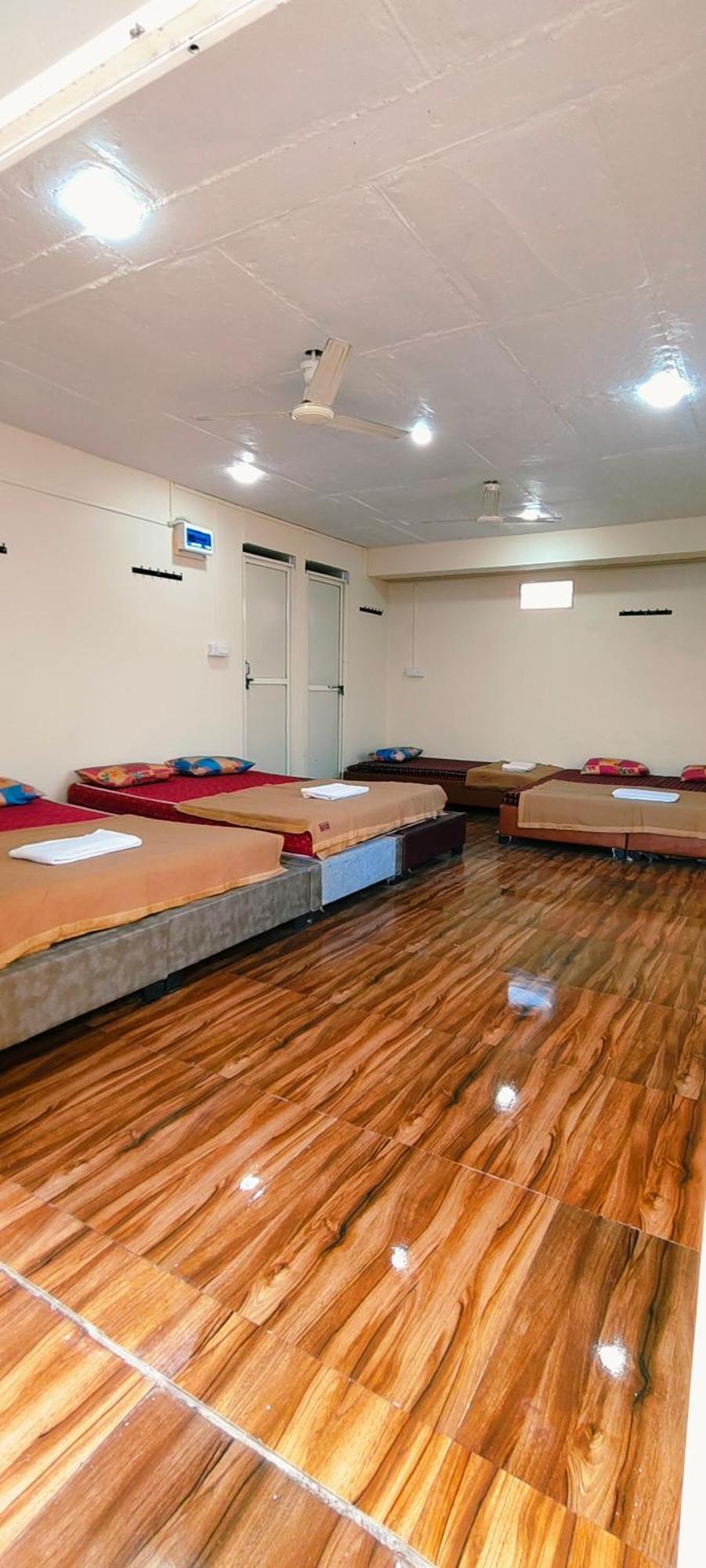 Shri Shiv Ganga Bhakt Niwas Otel Ujjain Dış mekan fotoğraf
