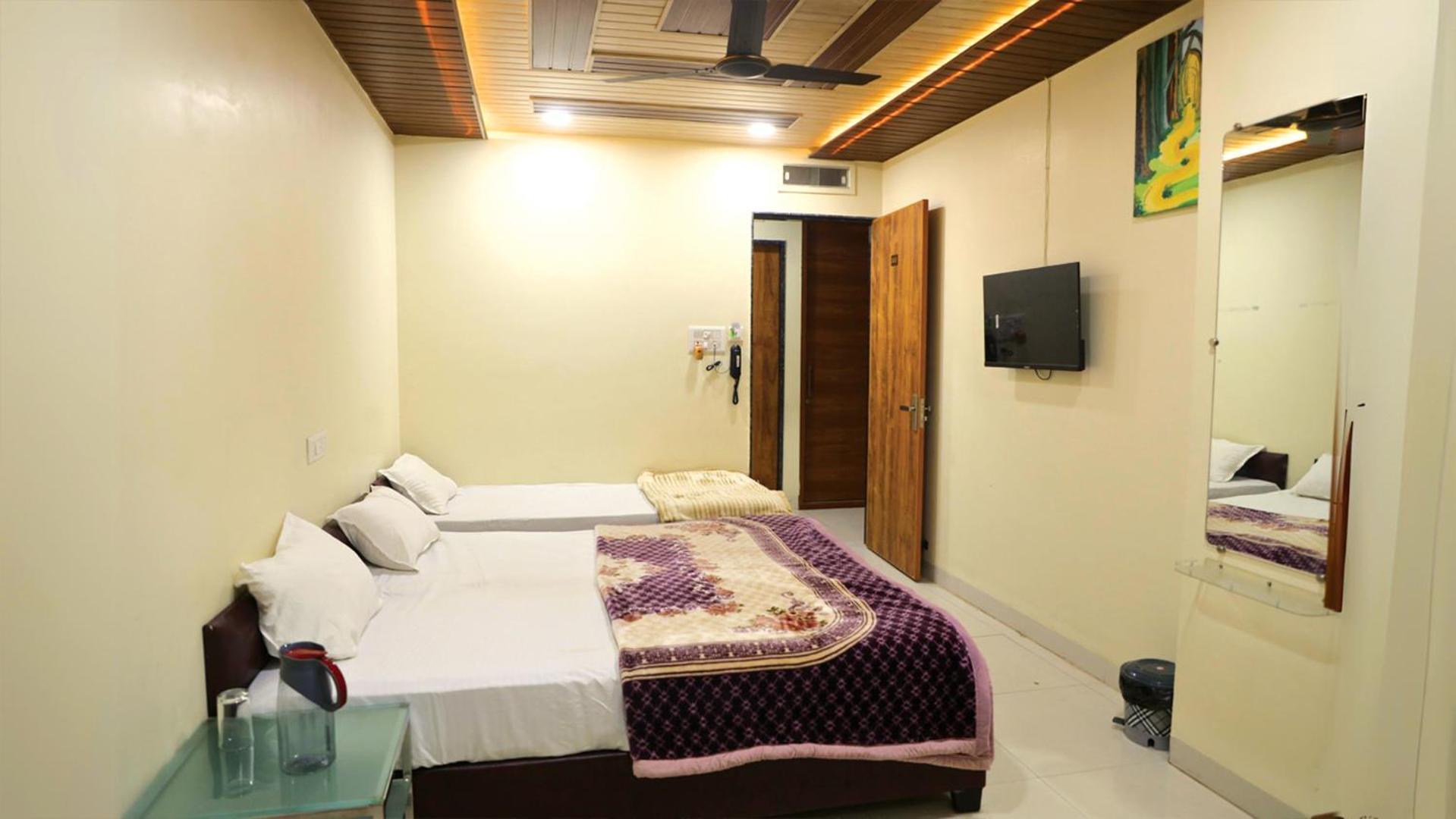 Shri Shiv Ganga Bhakt Niwas Otel Ujjain Dış mekan fotoğraf