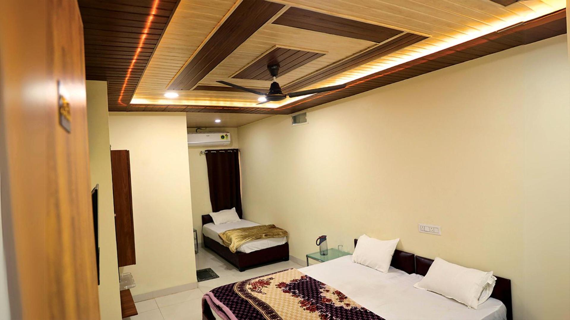 Shri Shiv Ganga Bhakt Niwas Otel Ujjain Dış mekan fotoğraf