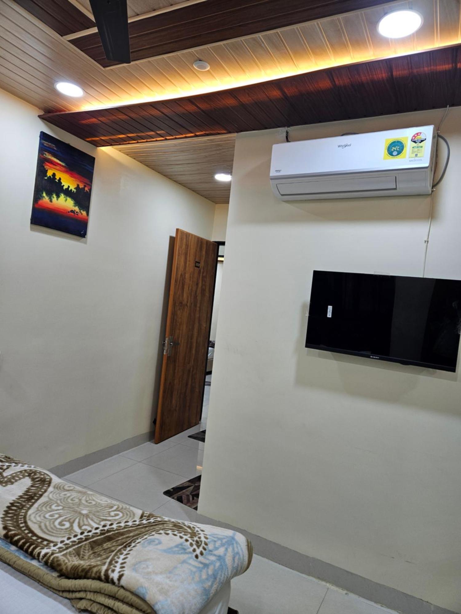 Shri Shiv Ganga Bhakt Niwas Otel Ujjain Dış mekan fotoğraf