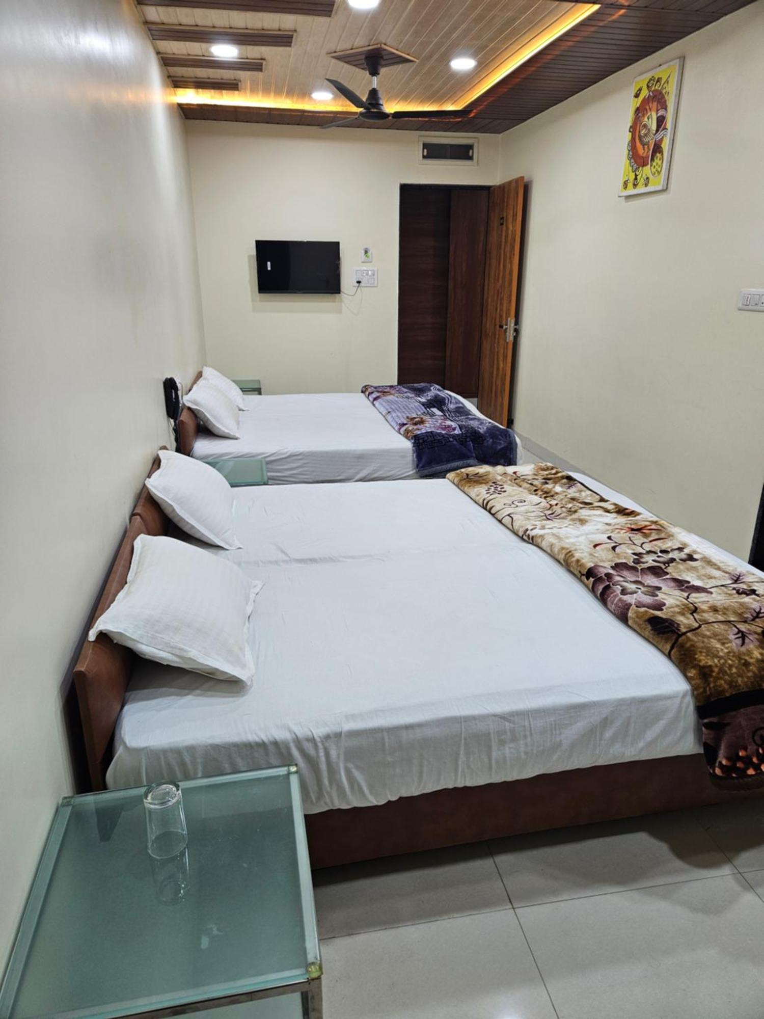 Shri Shiv Ganga Bhakt Niwas Otel Ujjain Dış mekan fotoğraf