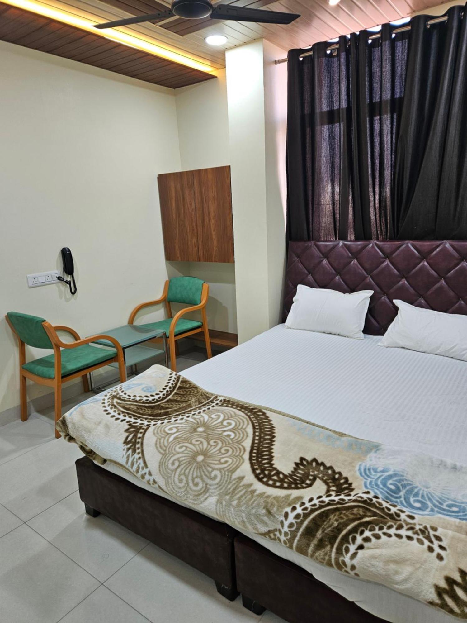 Shri Shiv Ganga Bhakt Niwas Otel Ujjain Dış mekan fotoğraf