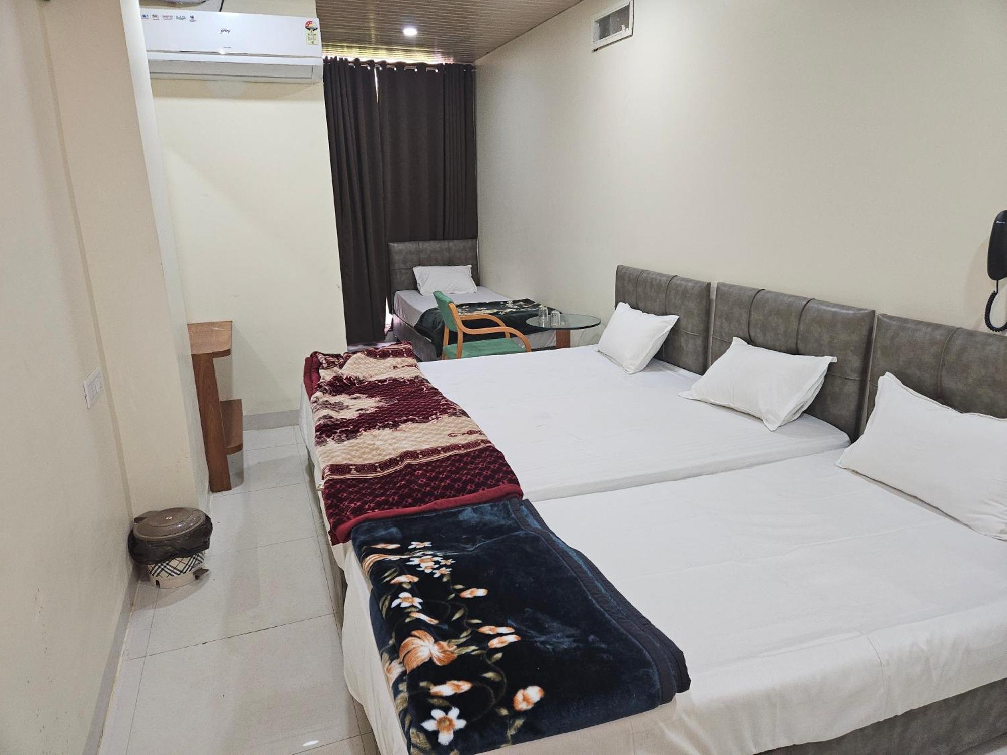 Shri Shiv Ganga Bhakt Niwas Otel Ujjain Dış mekan fotoğraf