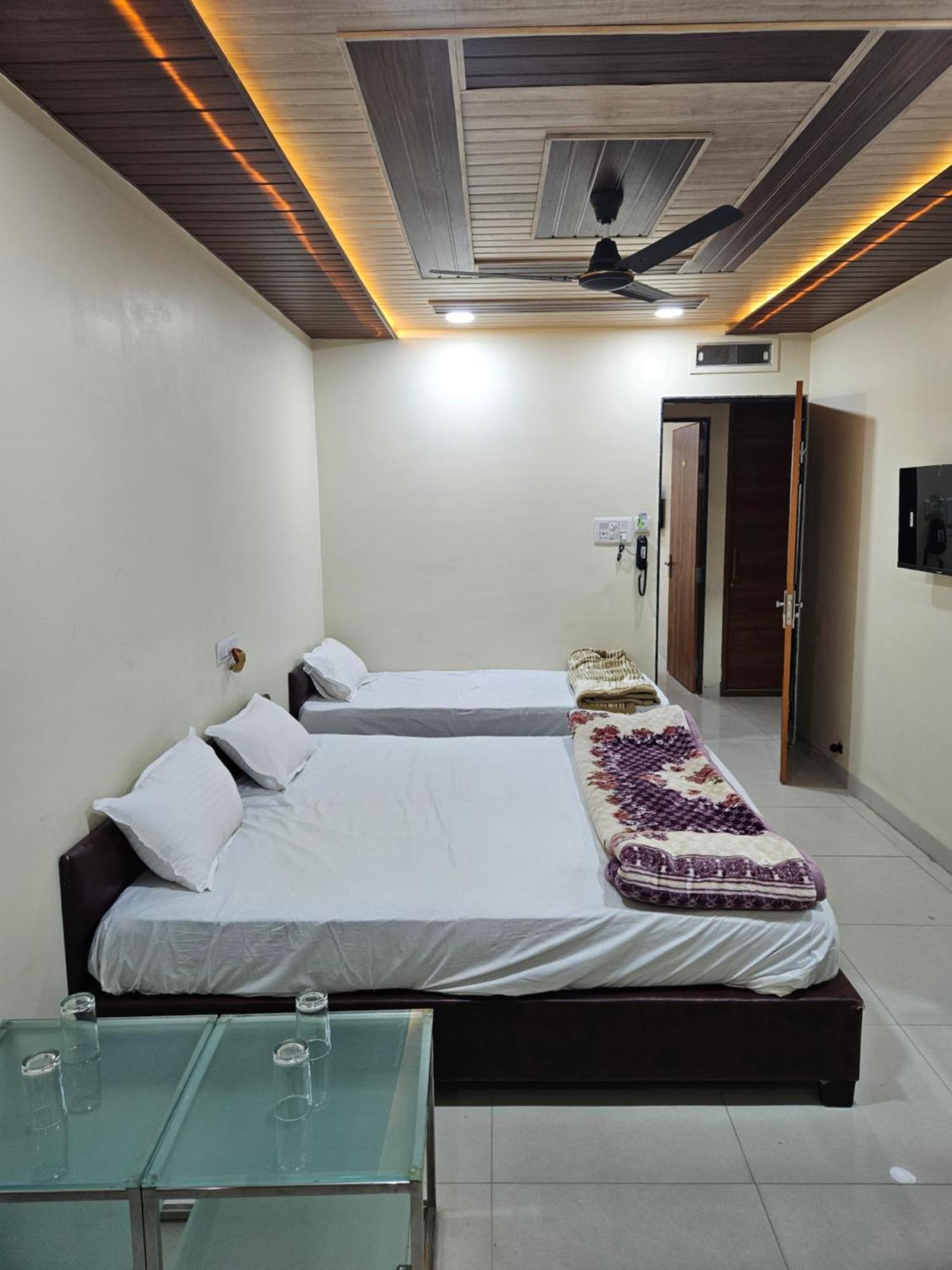 Shri Shiv Ganga Bhakt Niwas Otel Ujjain Dış mekan fotoğraf