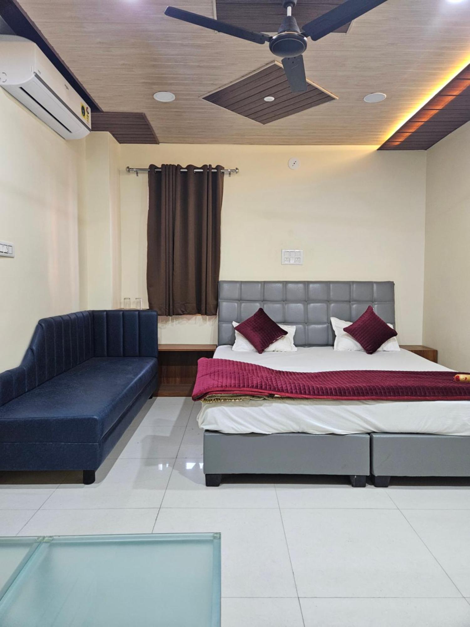 Shri Shiv Ganga Bhakt Niwas Otel Ujjain Dış mekan fotoğraf