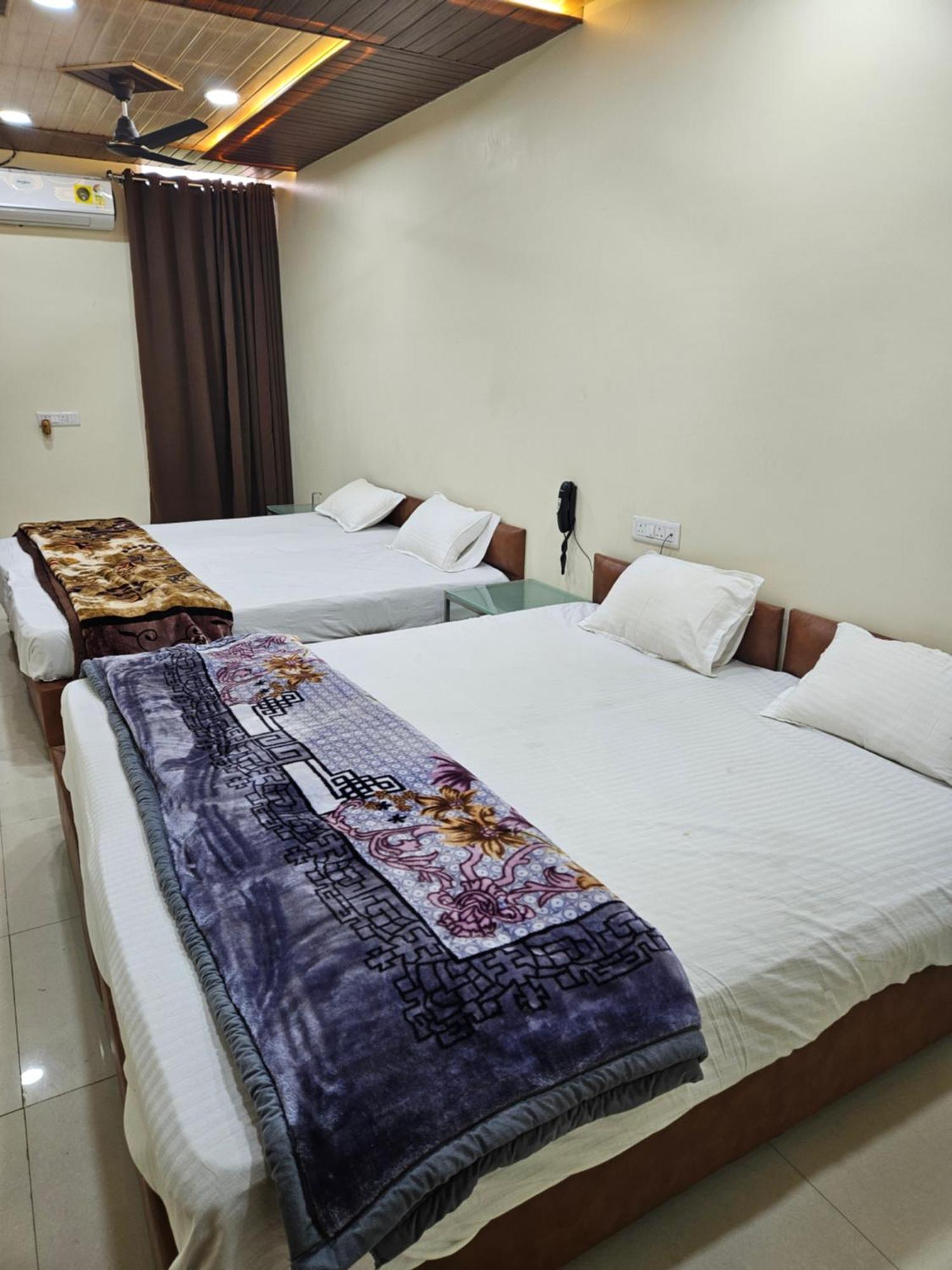 Shri Shiv Ganga Bhakt Niwas Otel Ujjain Dış mekan fotoğraf