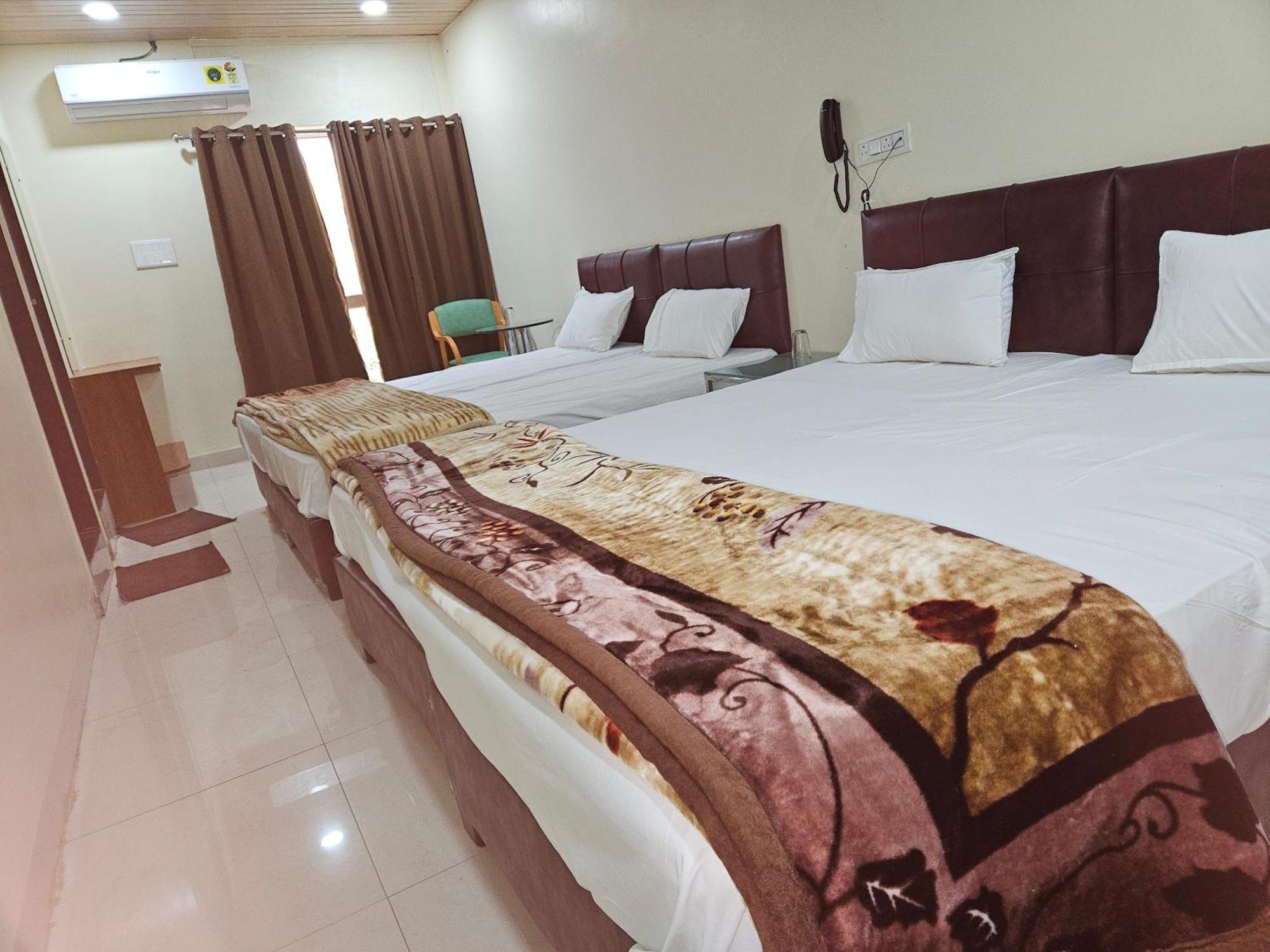 Shri Shiv Ganga Bhakt Niwas Otel Ujjain Dış mekan fotoğraf