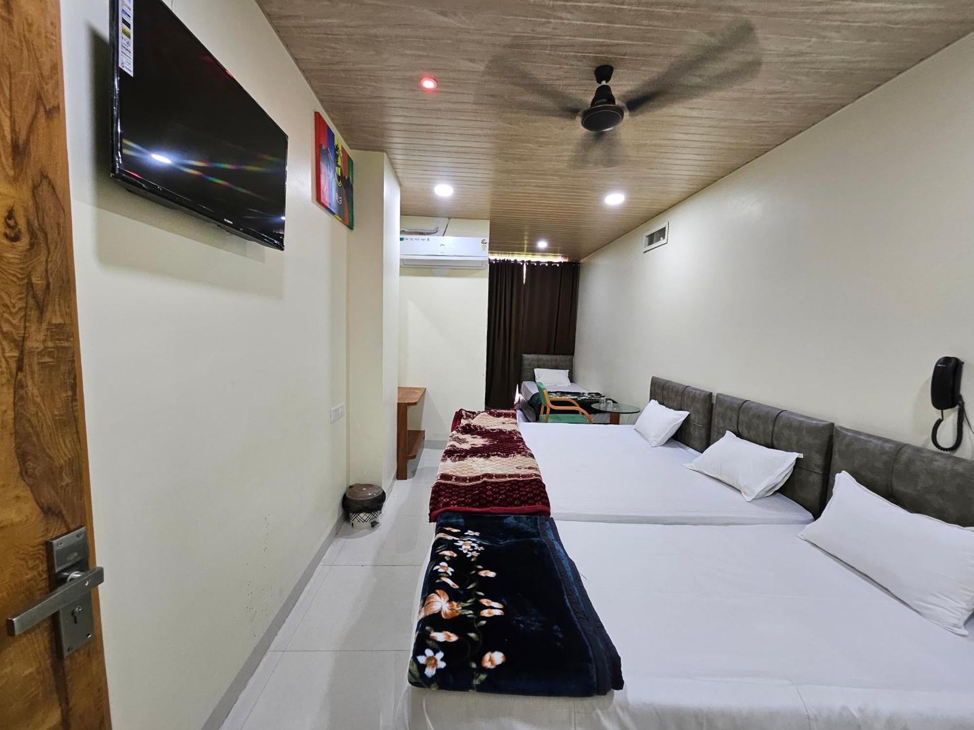 Shri Shiv Ganga Bhakt Niwas Otel Ujjain Dış mekan fotoğraf