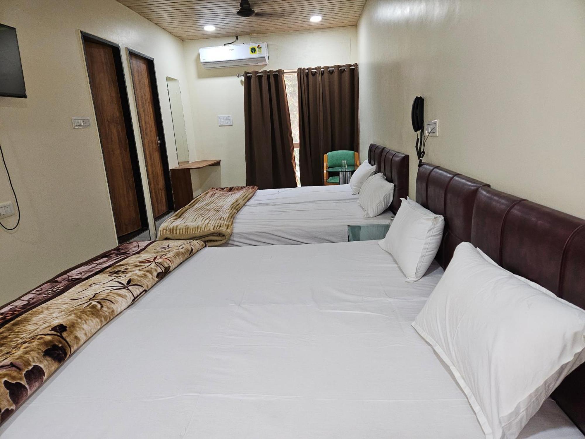 Shri Shiv Ganga Bhakt Niwas Otel Ujjain Dış mekan fotoğraf