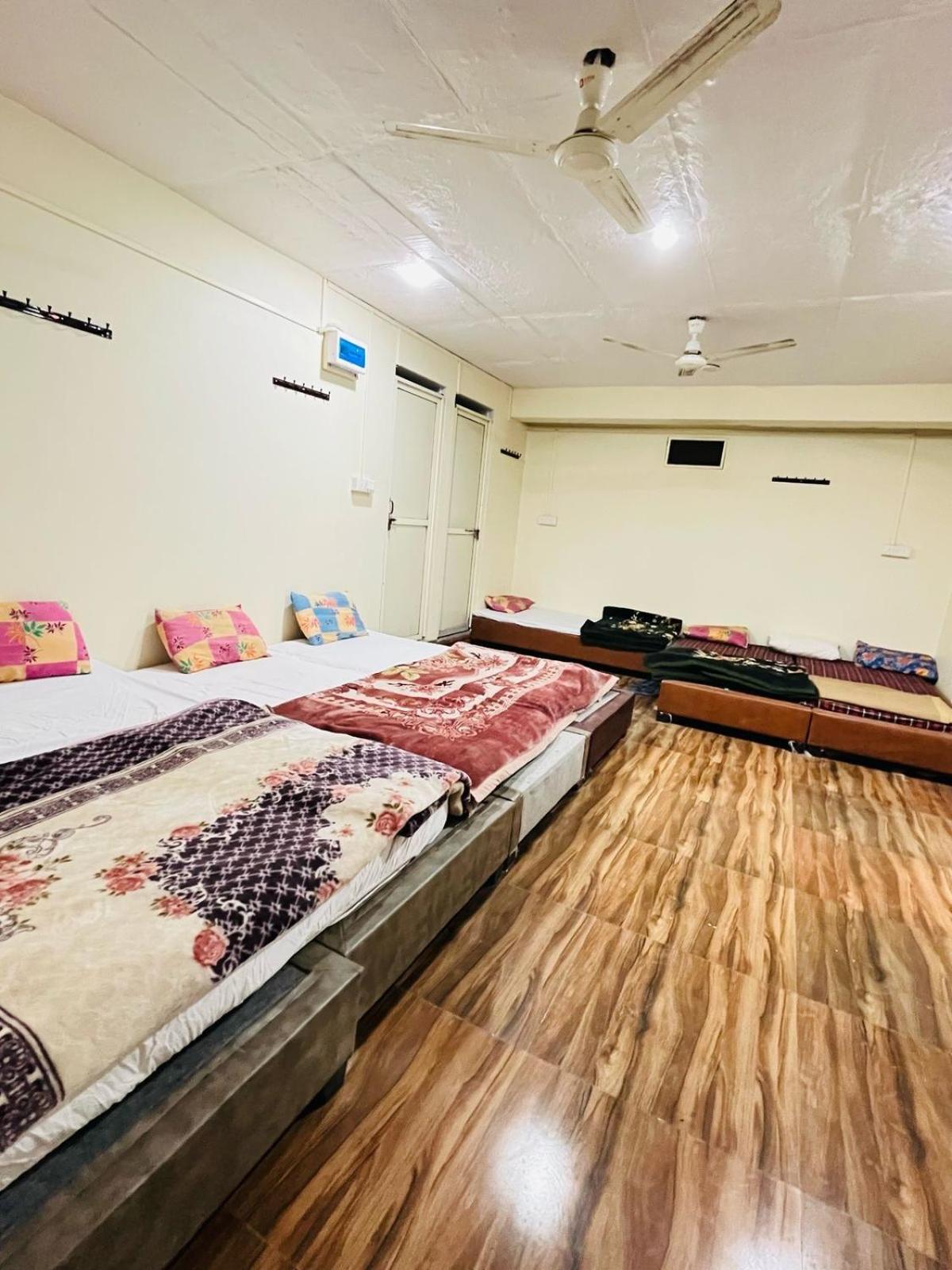 Shri Shiv Ganga Bhakt Niwas Otel Ujjain Dış mekan fotoğraf