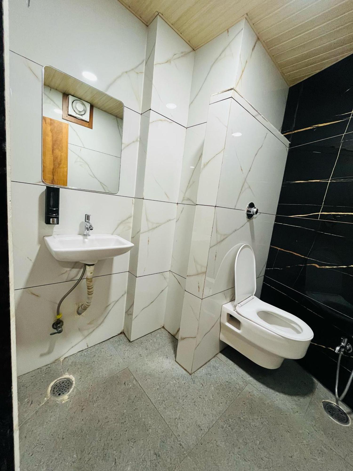 Shri Shiv Ganga Bhakt Niwas Otel Ujjain Dış mekan fotoğraf
