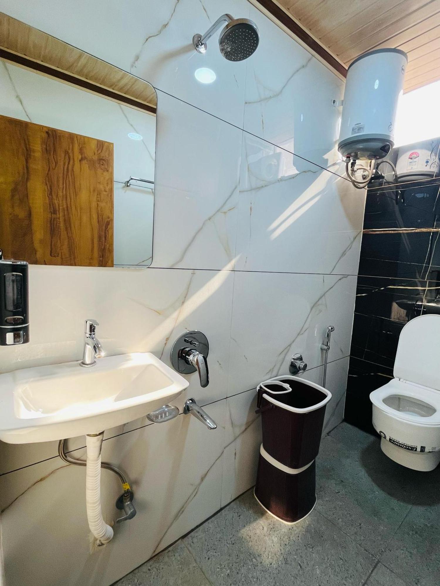 Shri Shiv Ganga Bhakt Niwas Otel Ujjain Dış mekan fotoğraf