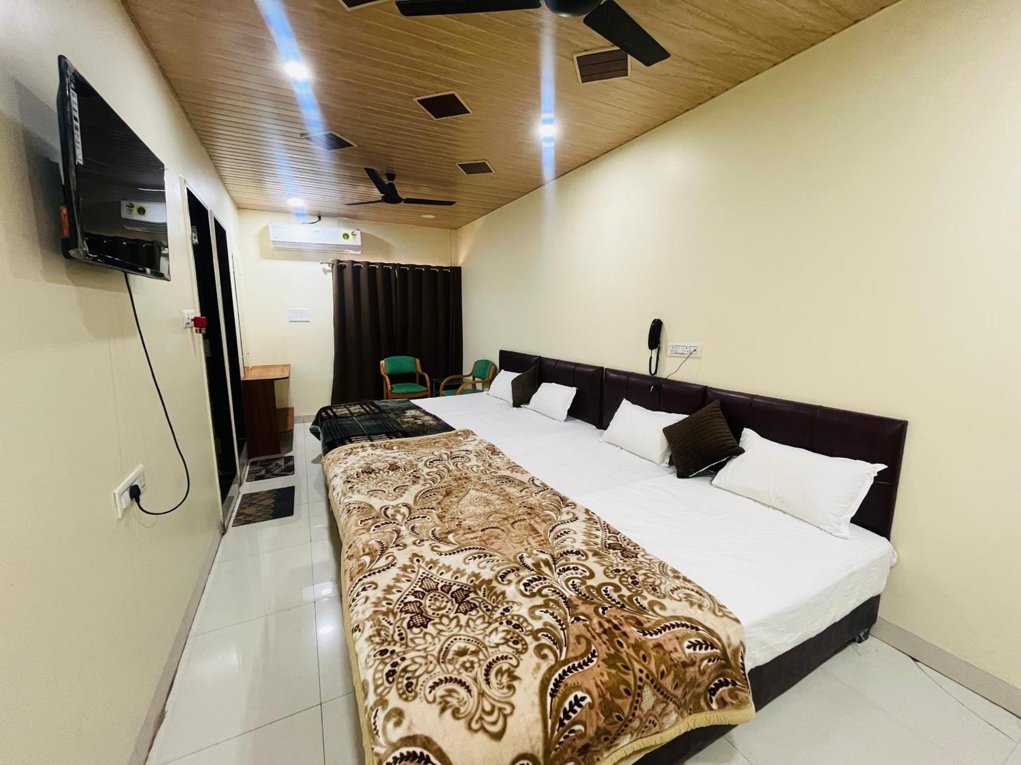 Shri Shiv Ganga Bhakt Niwas Otel Ujjain Dış mekan fotoğraf