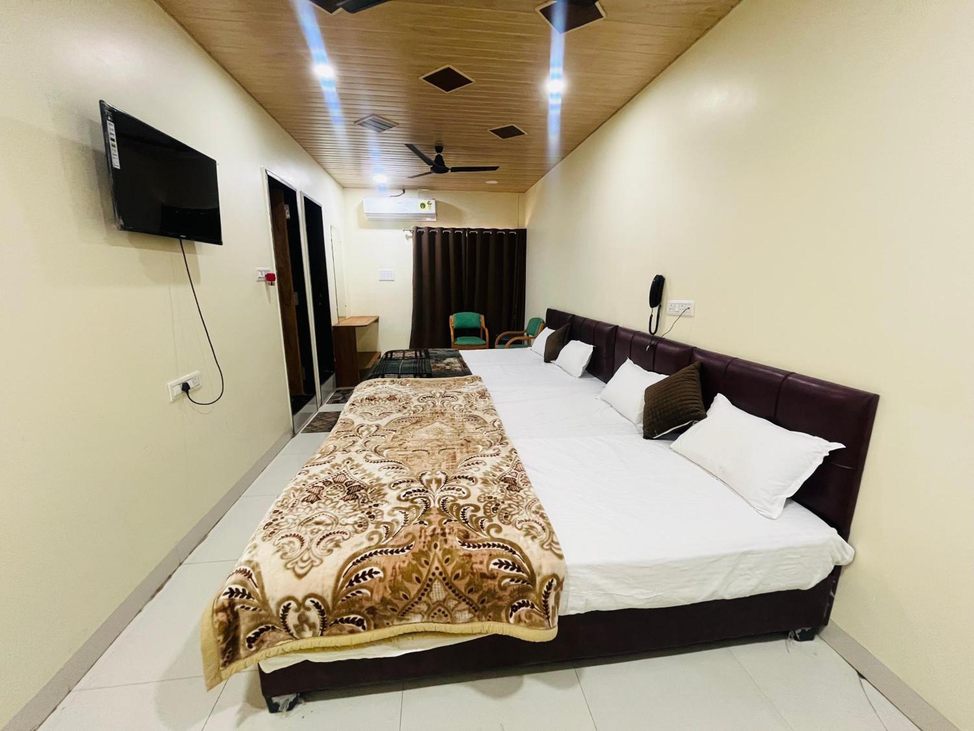 Shri Shiv Ganga Bhakt Niwas Otel Ujjain Dış mekan fotoğraf