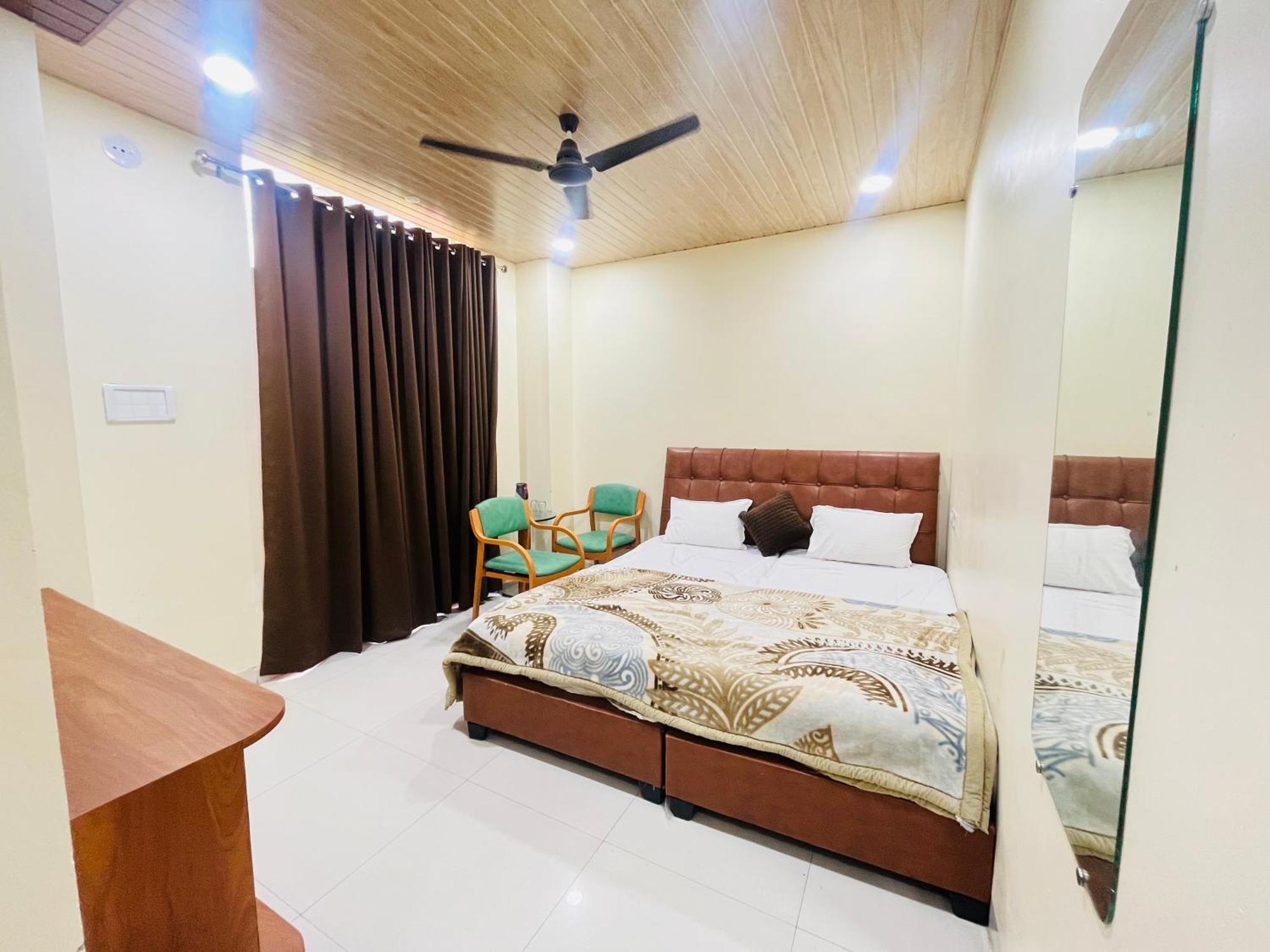 Shri Shiv Ganga Bhakt Niwas Otel Ujjain Dış mekan fotoğraf