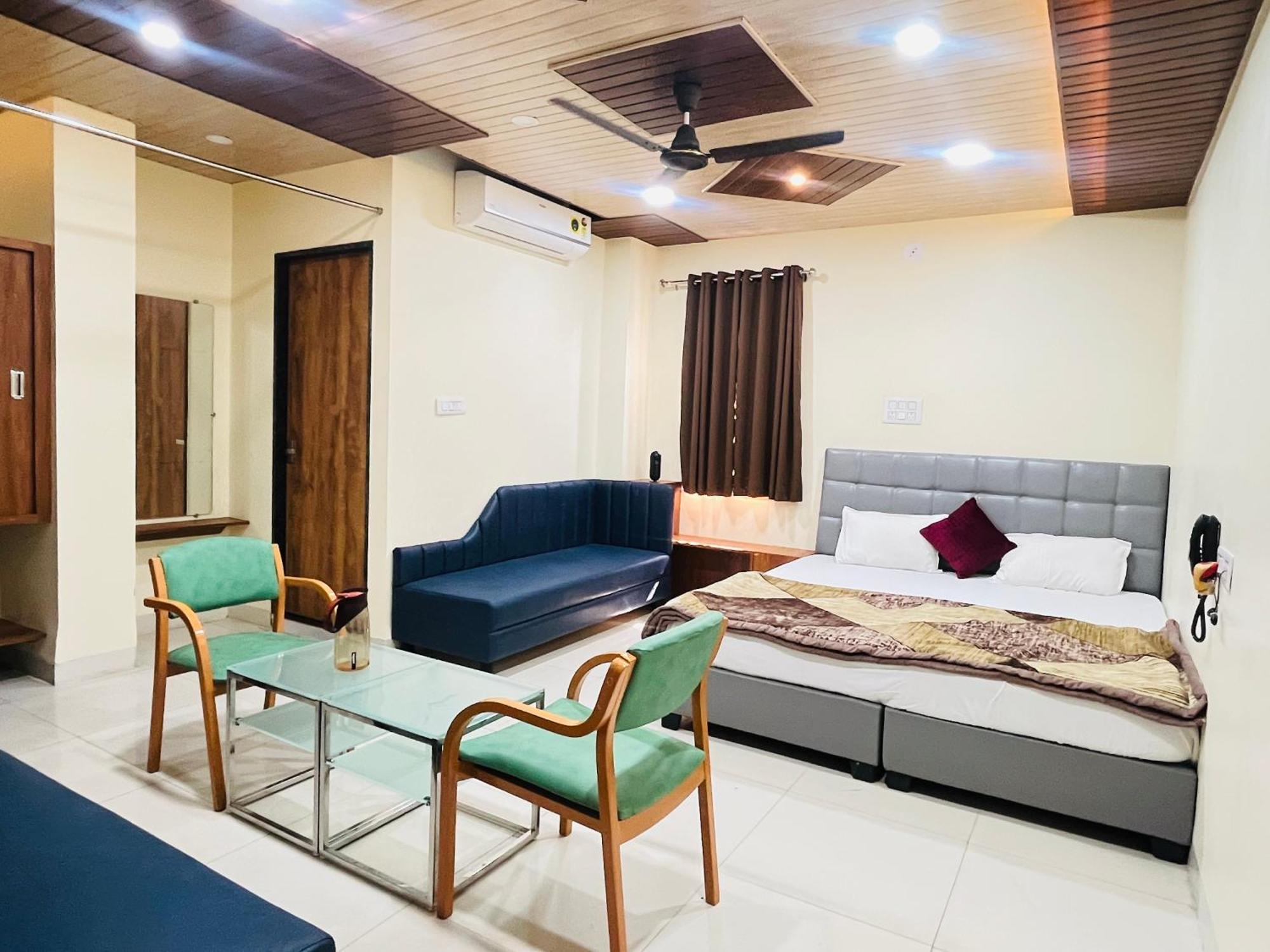 Shri Shiv Ganga Bhakt Niwas Otel Ujjain Dış mekan fotoğraf