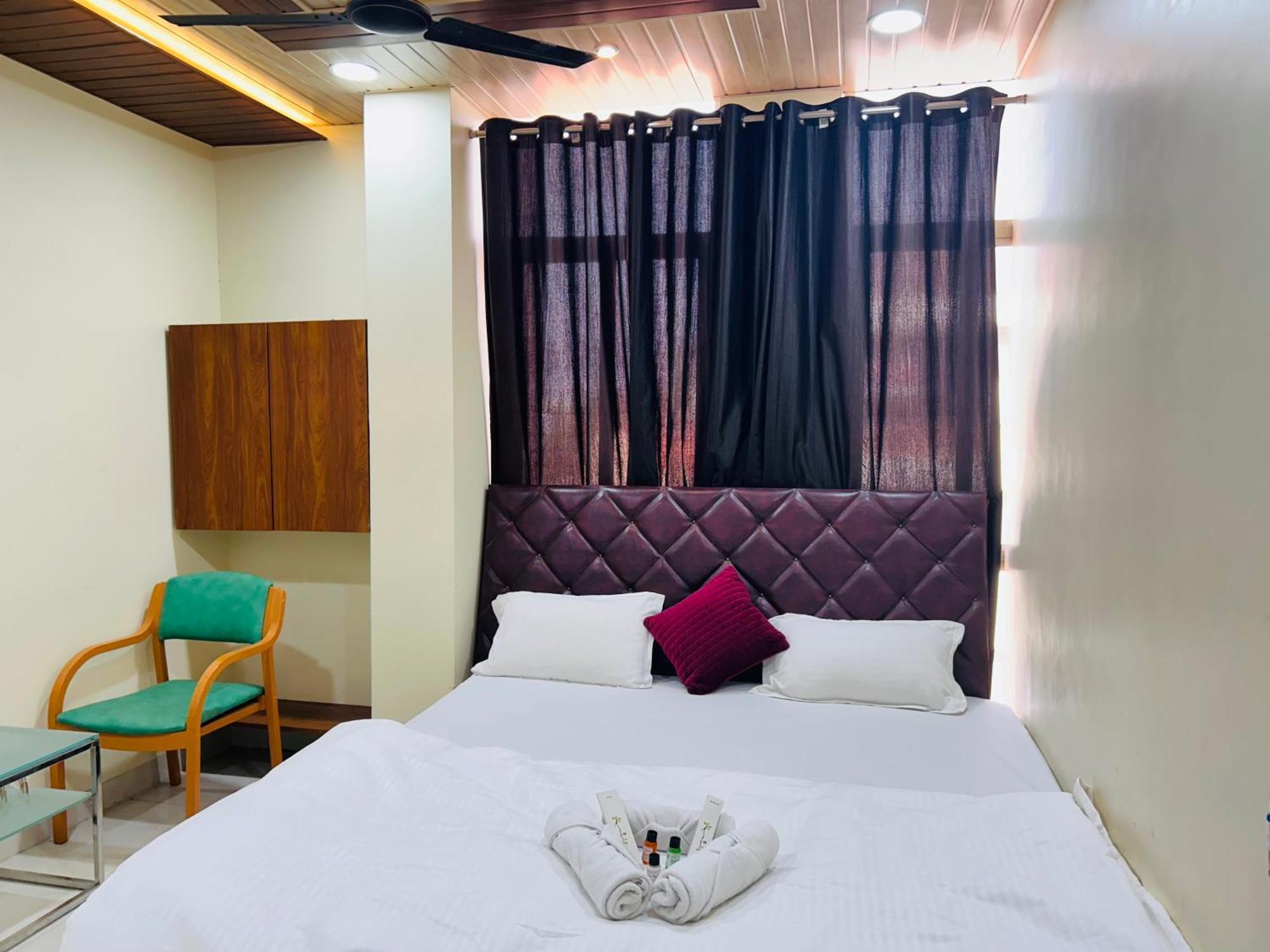 Shri Shiv Ganga Bhakt Niwas Otel Ujjain Dış mekan fotoğraf