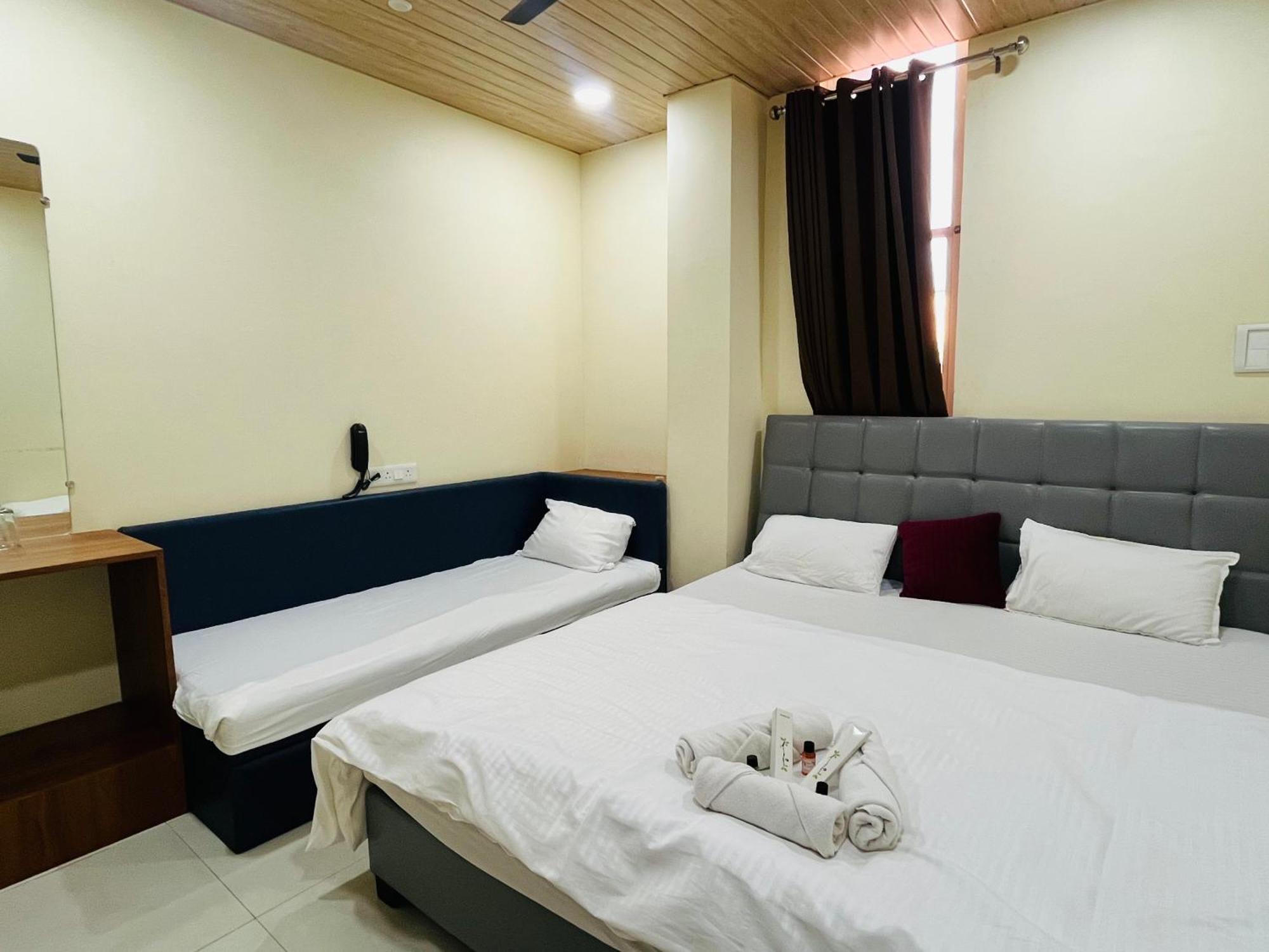 Shri Shiv Ganga Bhakt Niwas Otel Ujjain Dış mekan fotoğraf