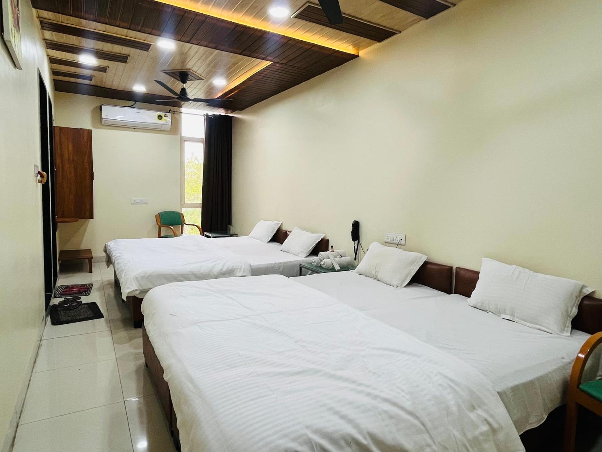 Shri Shiv Ganga Bhakt Niwas Otel Ujjain Dış mekan fotoğraf